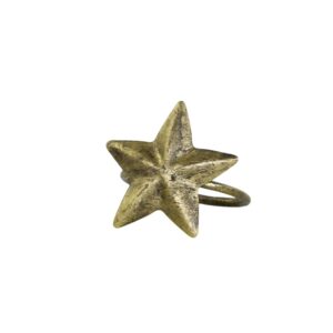 lautasliinarengas tähdillä chic-antique valkoisella taustalla