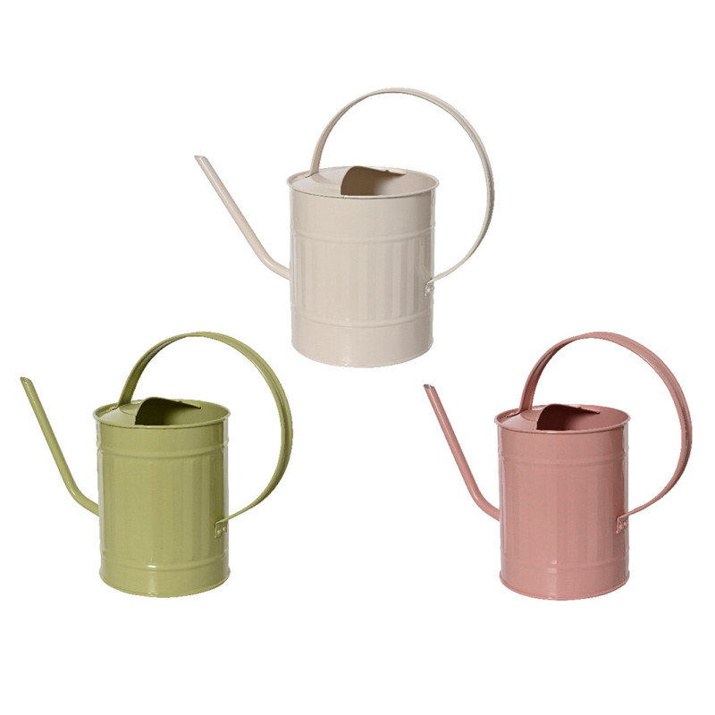 kastelukannu kolmessa värissä valkoisella taustalla