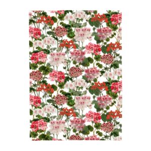 keittiöpyyhe jossa pelargonian kukat valkoisella taustalla